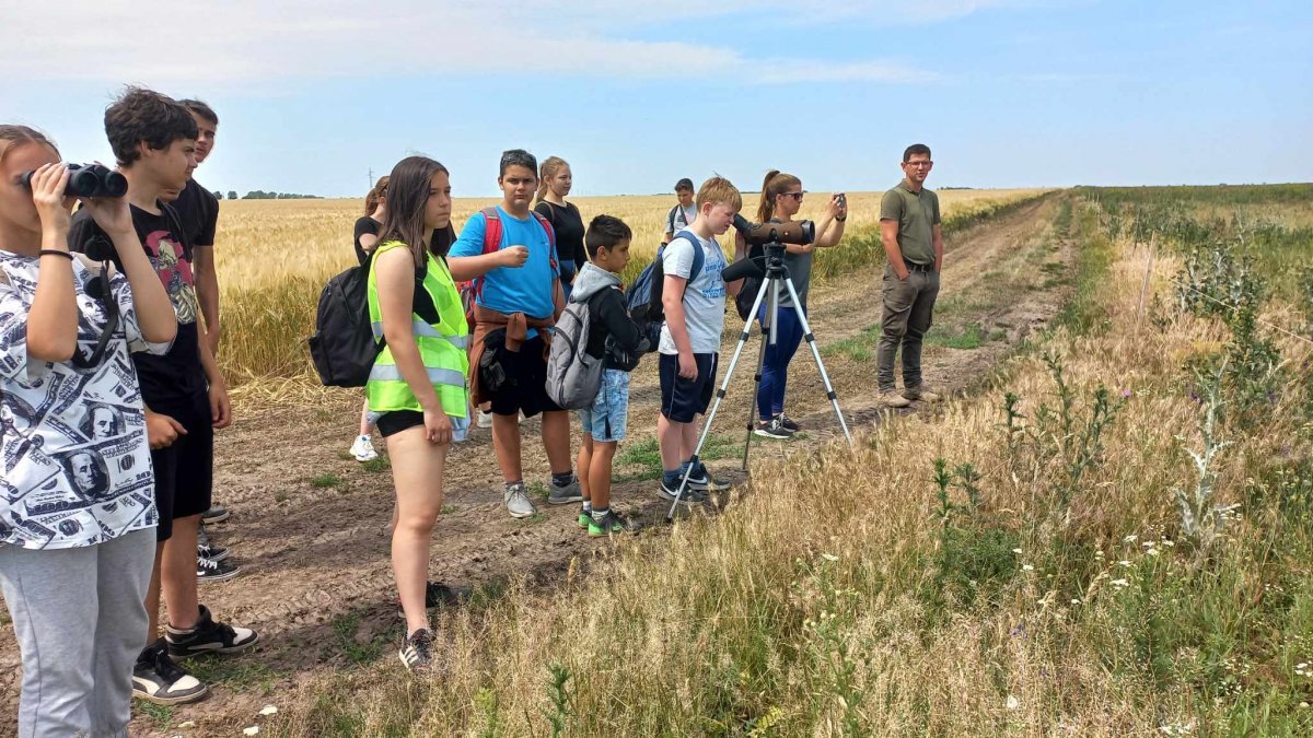 csongrádi diákok a Montág-pusztán